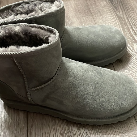 Brand new ugh minis in wolf gray - Picture 3 of 4